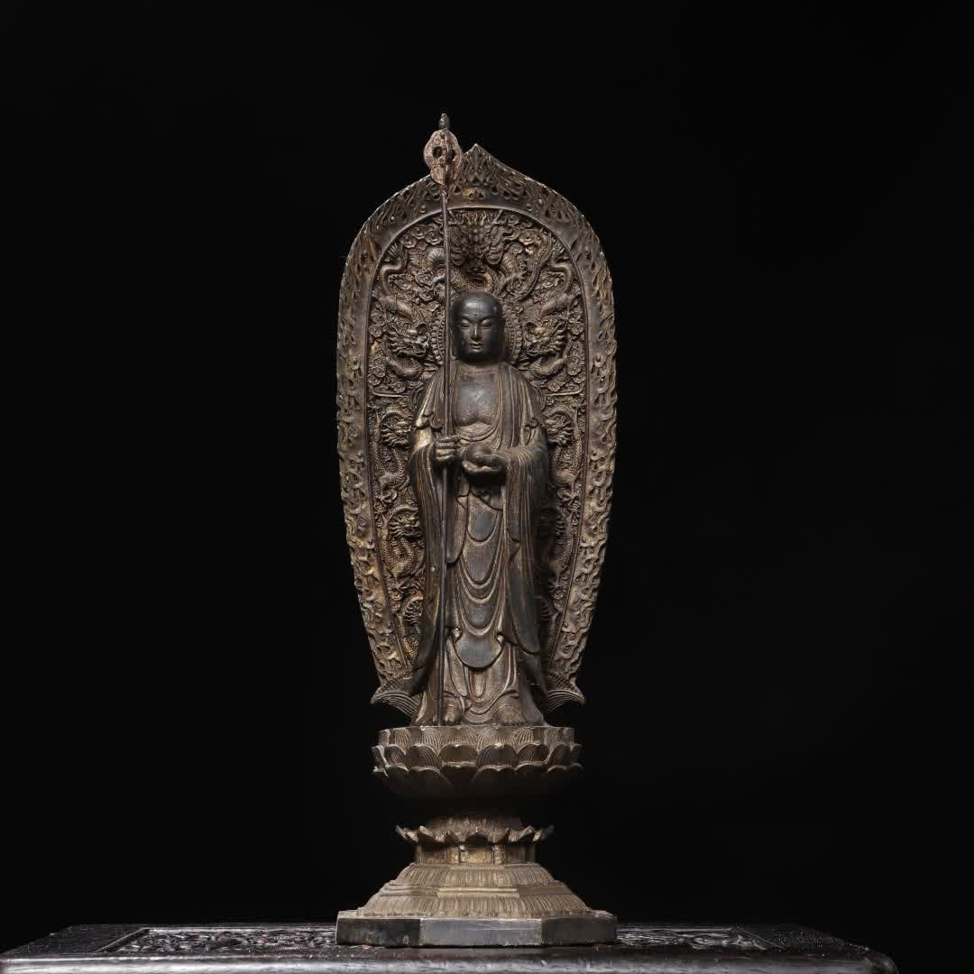 A statue of King Ksitigarbha in the Qing Dynasty: Qing Dynasty bronze rubbing gold statue of King Ksitigarbha SIZE: H:43cm W:15cm T:14cm W:2.98kg (The Dimensions Of All Batches Are Manually Measured.If You Need More Detailed Information, Please Conta