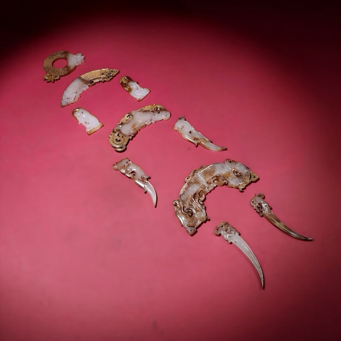 A set of Qing Dynasty white jade group ornaments (1 of 10)
