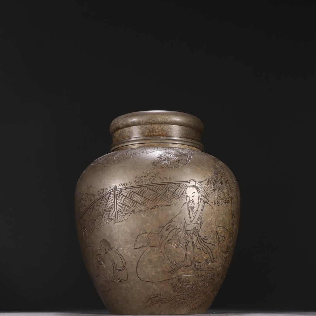 A tea jar with a tin engraved character story: The third generation of Zang Mao model tin engraved character story tea can SIZE: H:16cm W:14cm W:860g (The Dimensions Of All Batches Are Manually Measured.If You Need More Detailed Information,