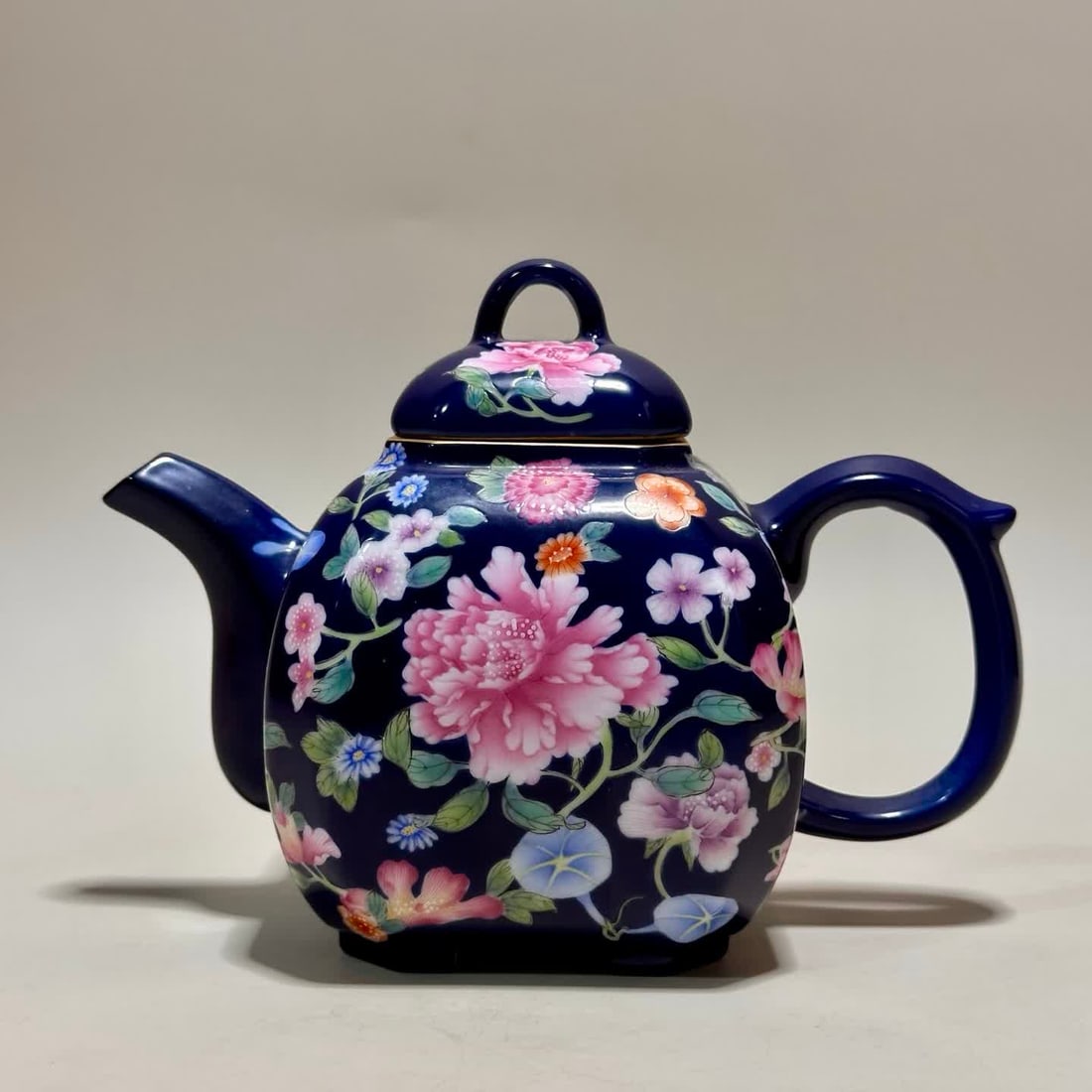A Qianlong year blue glaze flower teapot: Qianlong year made blue glaze flower teapot SIZE: H: 11.3cm MouthD: 4.5cm Belly diameter 15.1cm Bottom diameter 6.5cm (The Dimensions Of All Batches Are Manually Measured.If You Need More Detailed