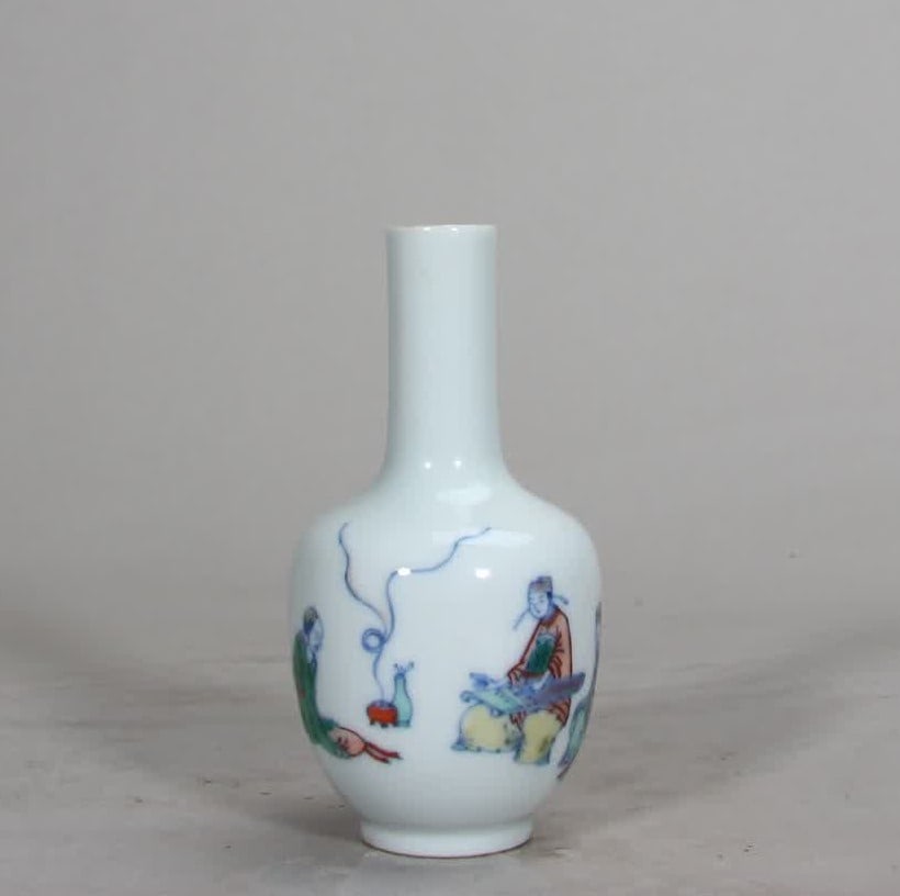 A Qing Dynasty Yongzheng Doucai Coats Tu vial: Qing Dynasty Yongzheng Doucai Gao Shitu Vial SIZE: H:10cm (The Dimensions Of All Batches Are Manually Measured.If You Need More Detailed Information, Please Contact Our Customer Service Before