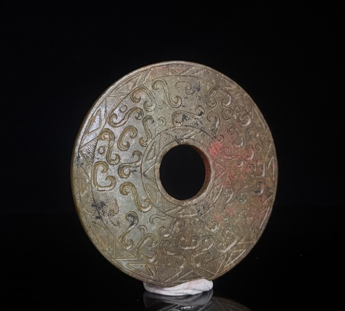 A Han Dynasty dragon pattern jade: Han Dynasty dragon pattern jade jade SIZE: 9.0x0.5cm 86g (The Dimensions Of All Batches Are Manually Measured.If You Need More Detailed Information, Please Contact Our Customer Service Before Bidding.
