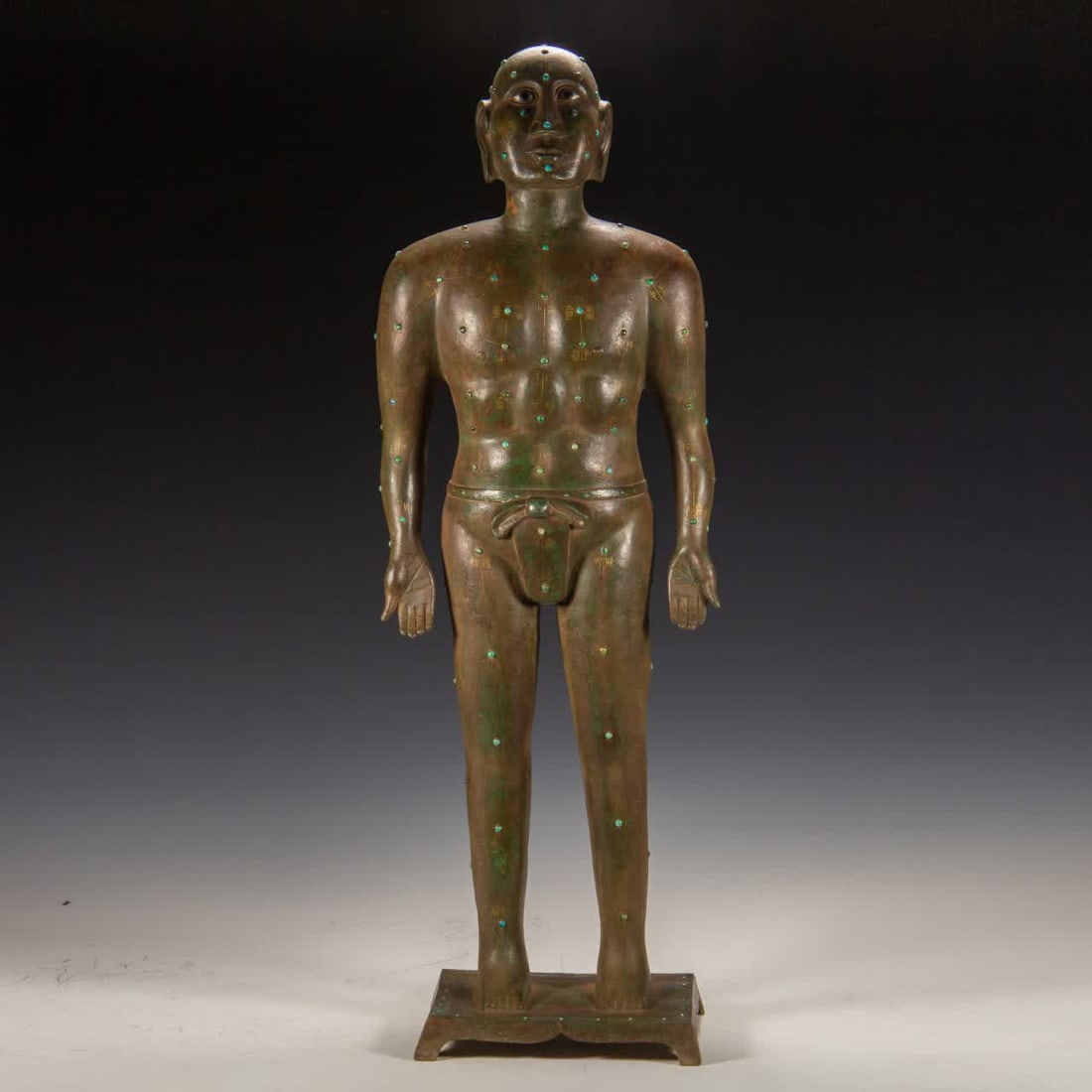 A Hancuo gold, silver and bronze man: Han Cuo gold, silver, and bronze figures SIZE: L:26cm W:20cm H:78cm W:10850g (The Dimensions Of All Batches Are Manually Measured.If You Need More Detailed Information, Please Contact Our Customer Ser