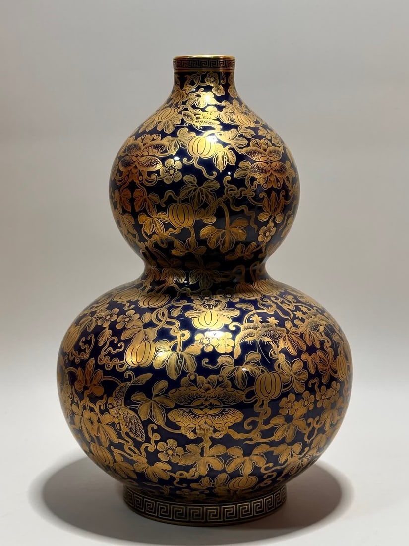 A Qianlong year system of the Qing Dynasty Qianlong year painted melon on a blue ground with a melon: The Qianlong year of the Qing Dynasty is a blue ground painted with gold melons and melons SIZE: H: 27.6cm MouthD: 3.8cm Belly diameter 18.5cm Bottom diameter 10.7cm (The Dimensions Of All Batches Are