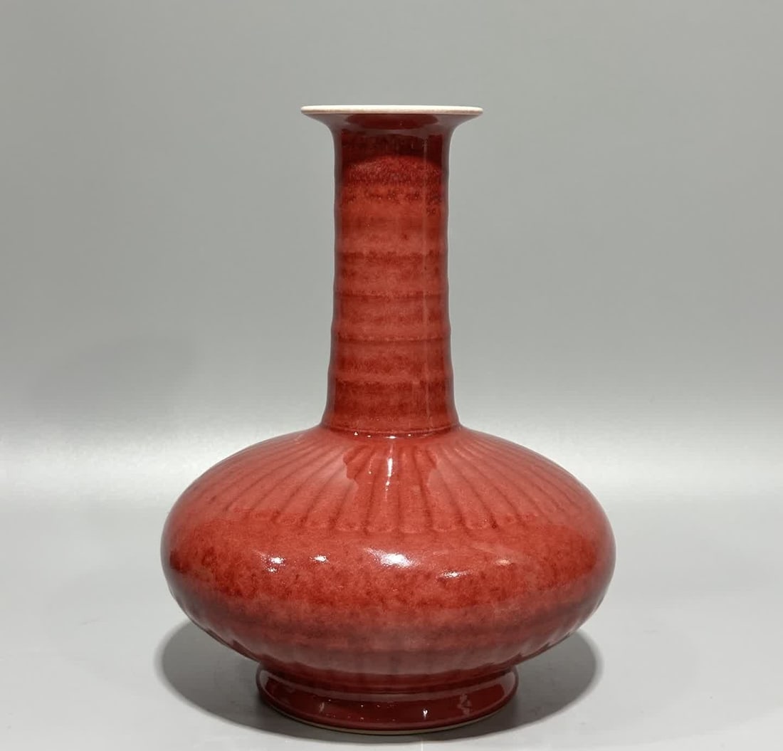 A red glazed string pattern bottle made in the Yongzheng era of the Qing Dynasty (1 of 9)
