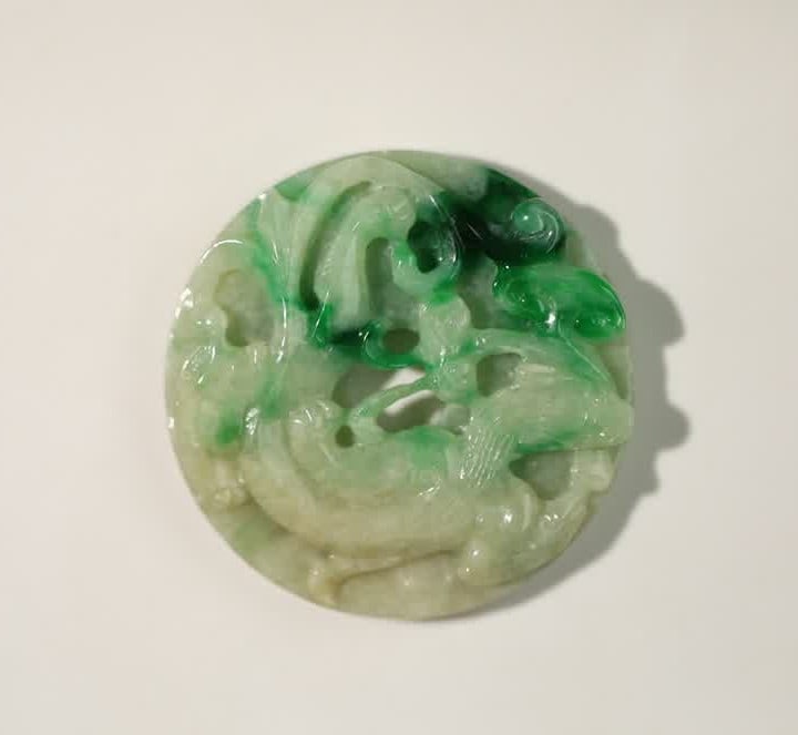 A Qing Dynasty jade dragon jade (1 of 6)