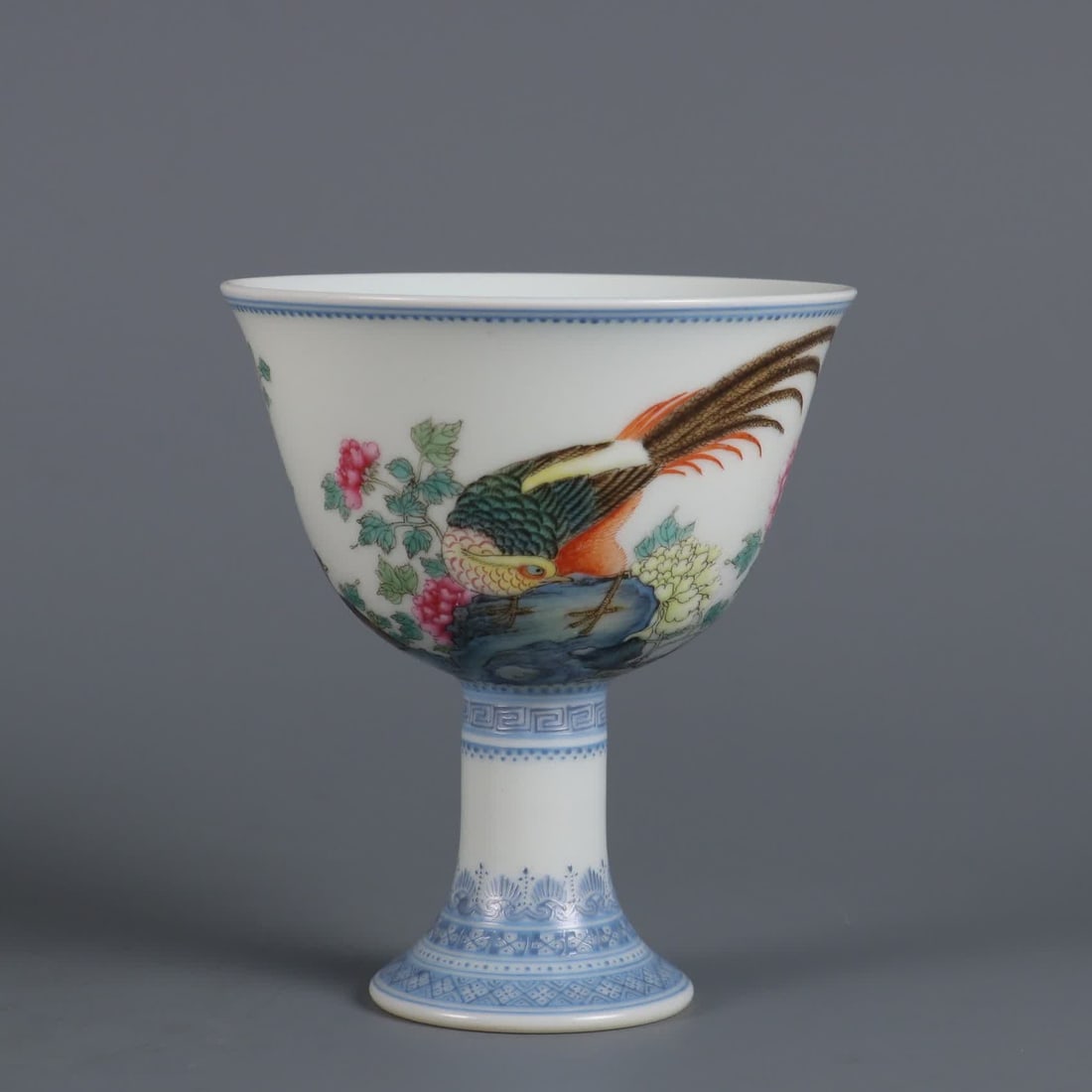 A Qing Dynasty Qianlong enamel brocade chicken peony pattern goblet goblet (1 of 9)