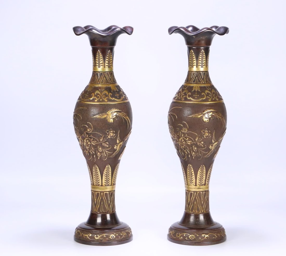A pair of copper gilt flower and bird pattern vases made in the Ming Dynasty: A pair of copper-gilt flower and bird pattern appreciation bottles made in the Xuande Year of the Ming Dynasty SIZE: 42x12cm W:9470g (The Dimensions Of All Batches Are Manually Measured.If You Need Mo