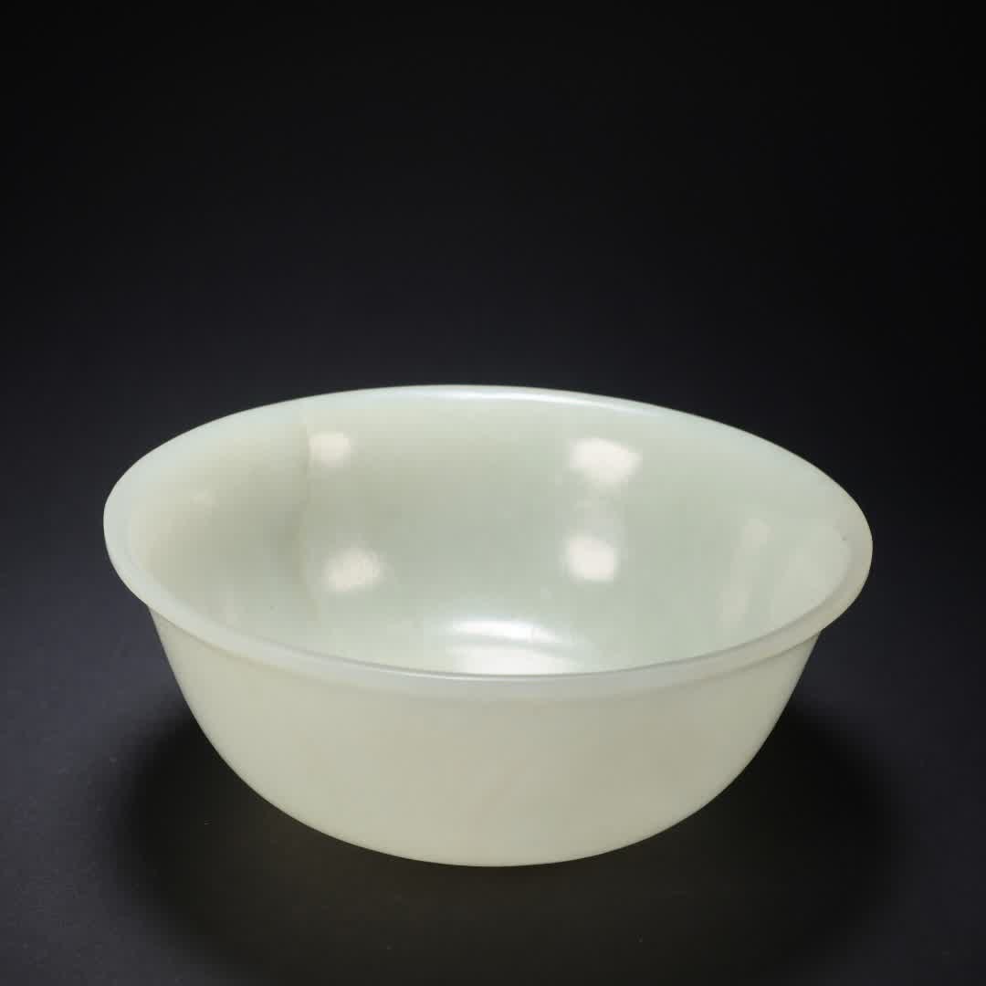 A Qing Dynasty Hetian jade plain noodle bowl: Qing Dynasty Hetian jade plain noodle bowl SIZE: W:14cm H:5.9cm W:264g (The Dimensions Of All Batches Are Manually Measured.If You Need More Detailed Information, Please Contact Our Customer Service B