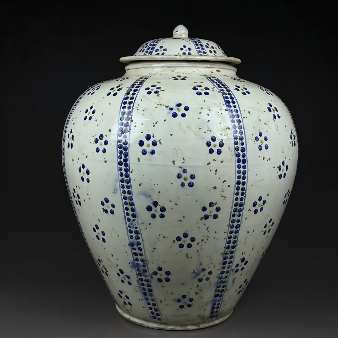 A Tang Xing kiln white glaze hanging blue lid jar: Tang Xing kiln white glaze hanging blue lid jar SIZE: H:43.5cm W:32cm (The Dimensions Of All Batches Are Manually Measured.If You Need More Detailed Information, Please Contact Our Customer Service