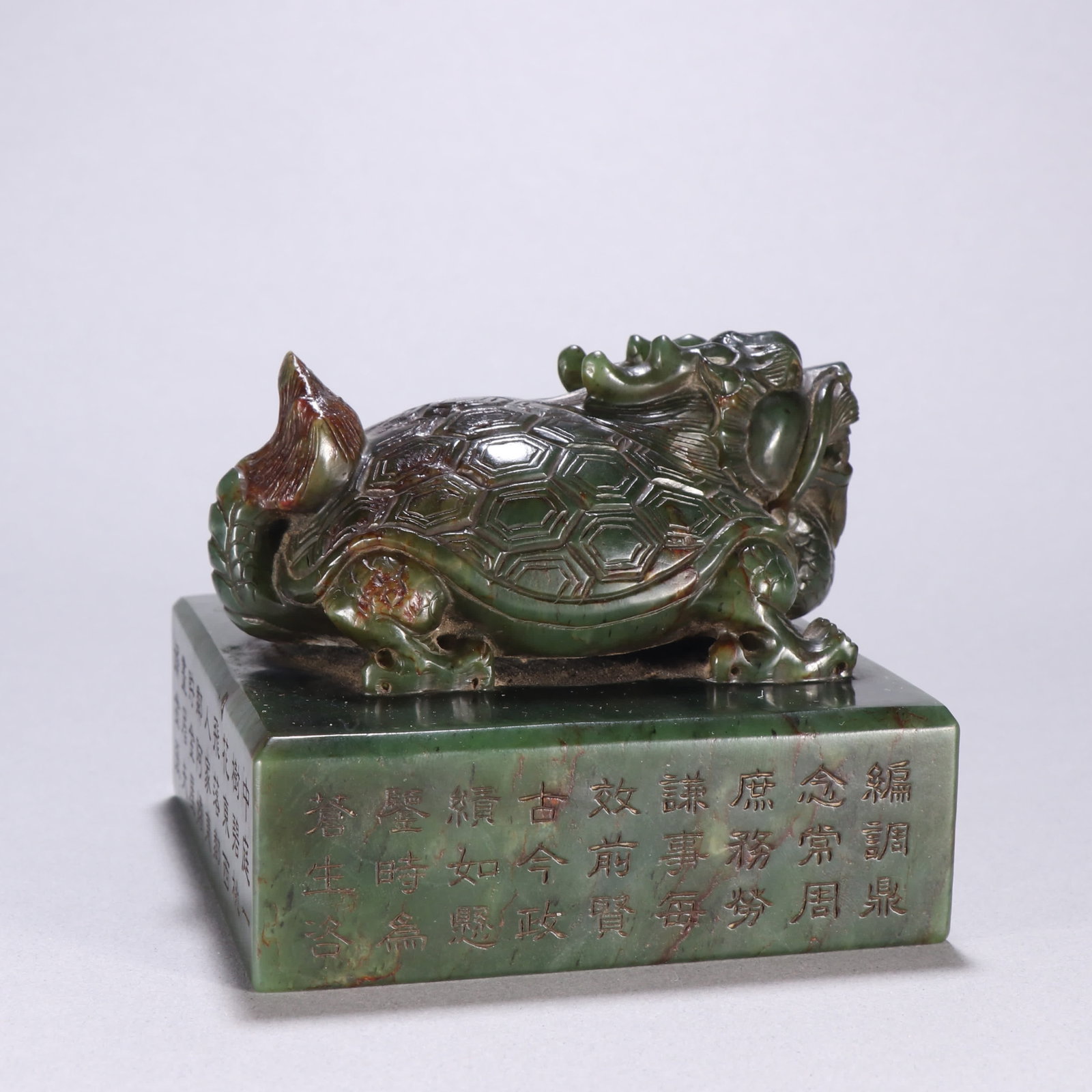 A Qing Dynasty jasper dragon turtle button seal: Qing Dynasty jasper dragon turtle button seal SIZE: H:8.6cm W:10.4cm W:1630.2g (The Dimensions Of All Batches Are Manually Measured.If You Need More Detailed Information, Please Contact Our Customer S