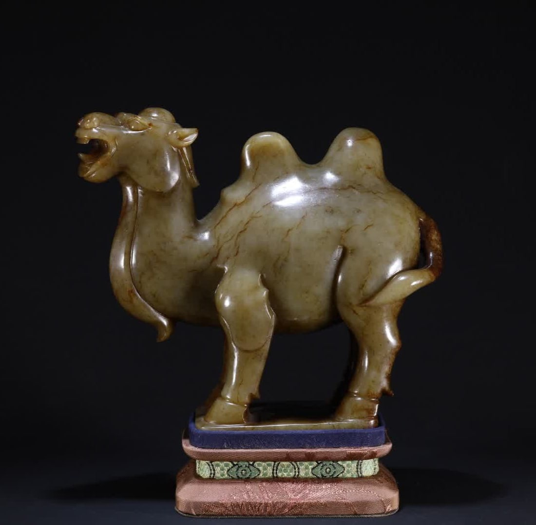 A Qing Dynasty jade camel ornament (1 of 10)