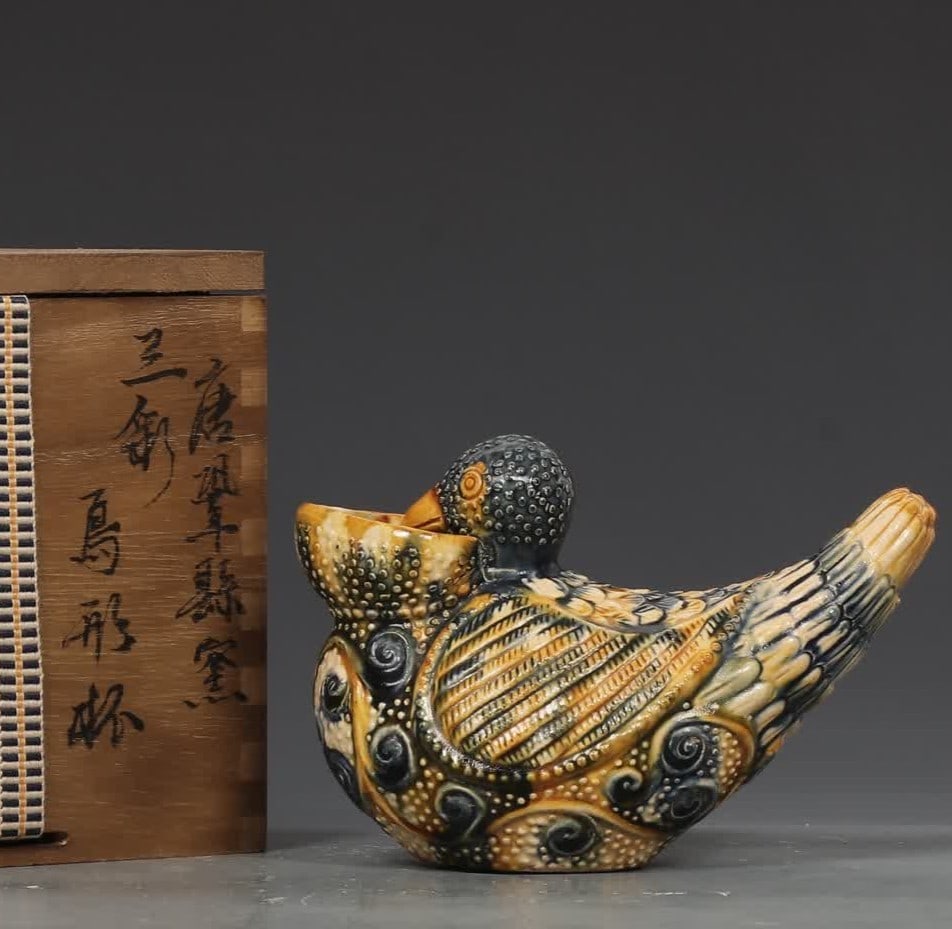 A three-colored bird-shaped cup in Tanggong County kiln: Tang Gong County kiln three-colored bird-shaped cup SIZE: H:10cm MouthD:4cm D:14.5cm (The Dimensions Of All Batches Are Manually Measured.If You Need More Detailed Information, Please Contact Our