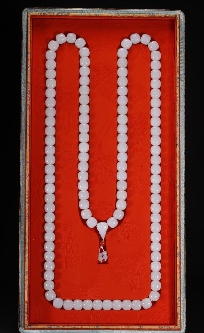 A Qing Dynasty Hetian white jade 108 necklace: Qing Dynasty Hetian white jade 108 necklace SIZE: D:1.3cm W:388.6g (The Dimensions Of All Batches Are Manually Measured.If You Need More Detailed Information, Please Contact Our Customer Service Befor