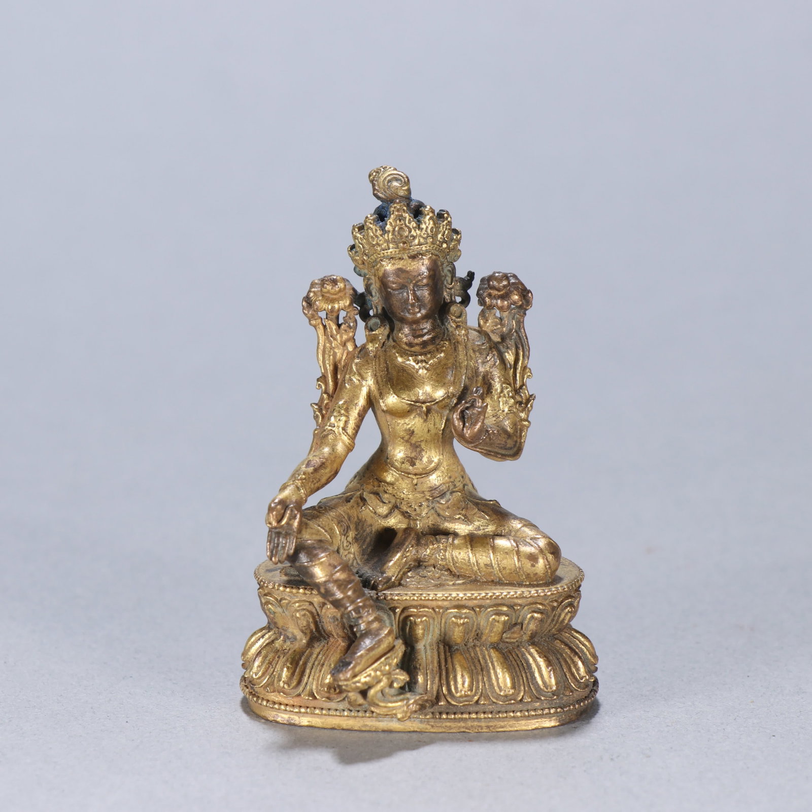 A Qing Dynasty bronze gilt green Tara statue: Qing Dynasty copper gilt green Tara statue SIZE: H:6cm W:4cm W:75.7g (The Dimensions Of All Batches Are Manually Measured.If You Need More Detailed Information, Please Contact Our Customer Service