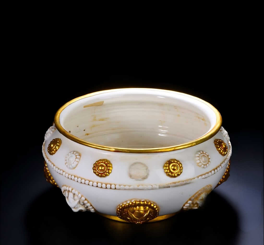 A white glaze drum nail pattern incense burner with a belly diameter of 24cm: The belly diameter of the white glaze drum nail pattern incense burner is 24cm SIZE: H:13cm (The Dimensions Of All Batches Are Manually Measured.If You Need More Detailed Information, Please Contact