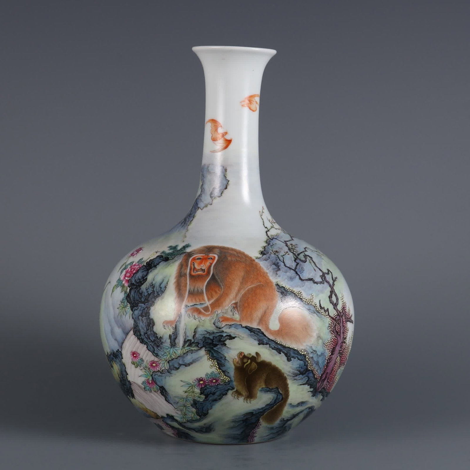 A Qing Dynasty Qianlong enamel color Tai Shao lion pattern Tianqiu vase: Qing Dynasty Qianlong year enamel color too young lion pattern heavenly ball vase SIZE: H:26cm MouthD:5.5cm (The Dimensions Of All Batches Are Manually Measured.If You Need More Detailed Information,