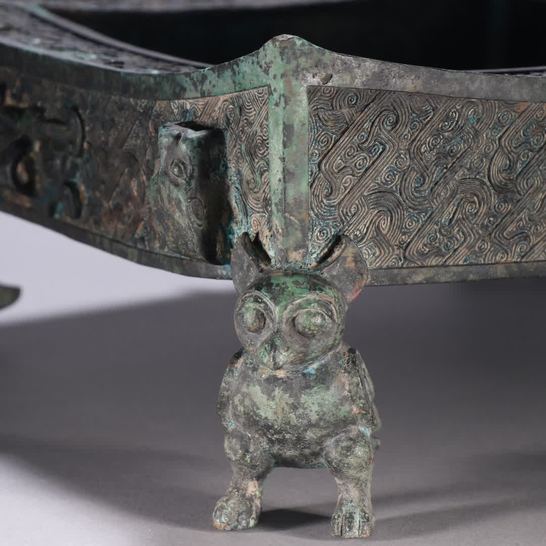 A bronze gluttonous pattern square stove - 8