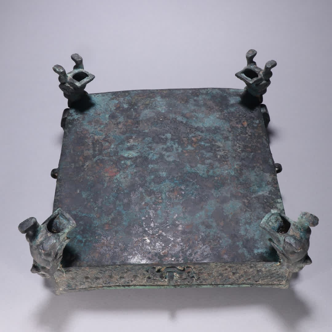 A bronze gluttonous pattern square stove - 9
