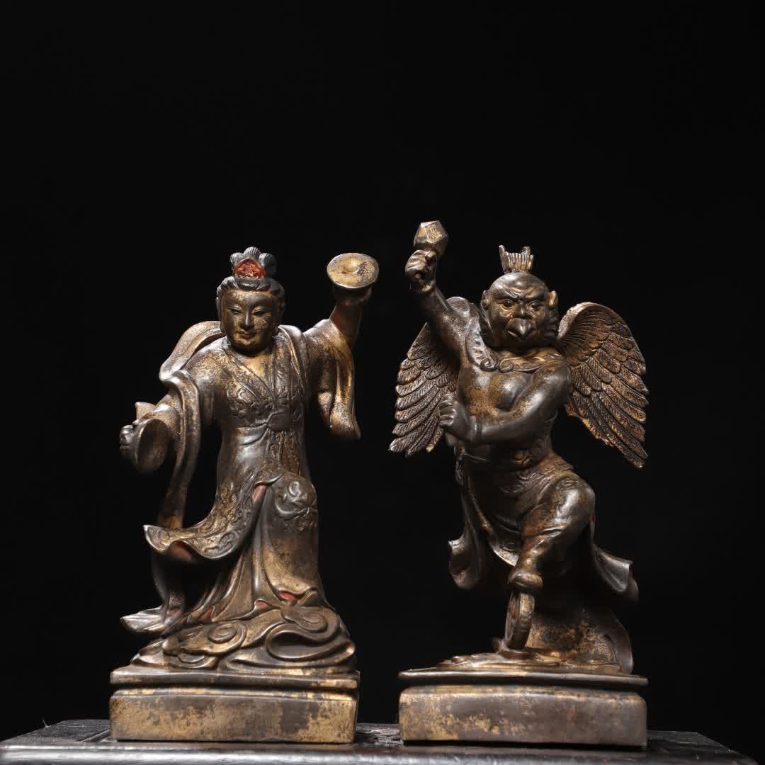 A pair of Qing Dynasty bronze rubbings and thunder god electric mother statues: A pair of Qing Dynasty bronze rubbings and thunder god electric mothers SIZE: H: 30cm W: 14cm T: 13cm Total W: 7.05kg (The Dimensions Of All Batches Are Manually Measured.If You Need More Detailed Inf