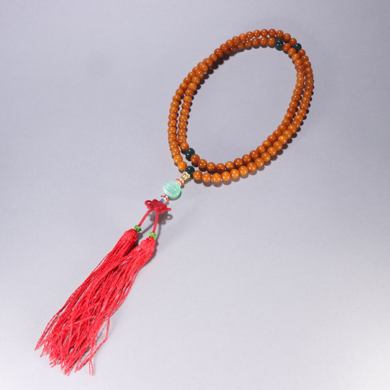 A piece of Qing Dynasty beeswax 108 Buddha beads: Qing Dynasty beeswax 108 Buddha beads SIZE: Bead diameter 0.9cm W: 54.4g (The Dimensions Of All Batches Are Manually Measured.If You Need More Detailed Information, Please Contact Our Customer Service