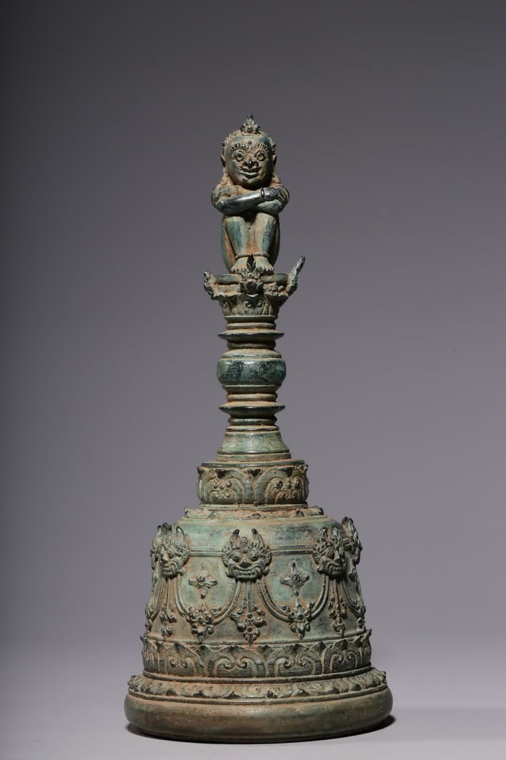 A bronze bell from the 12th century (1 of 9)