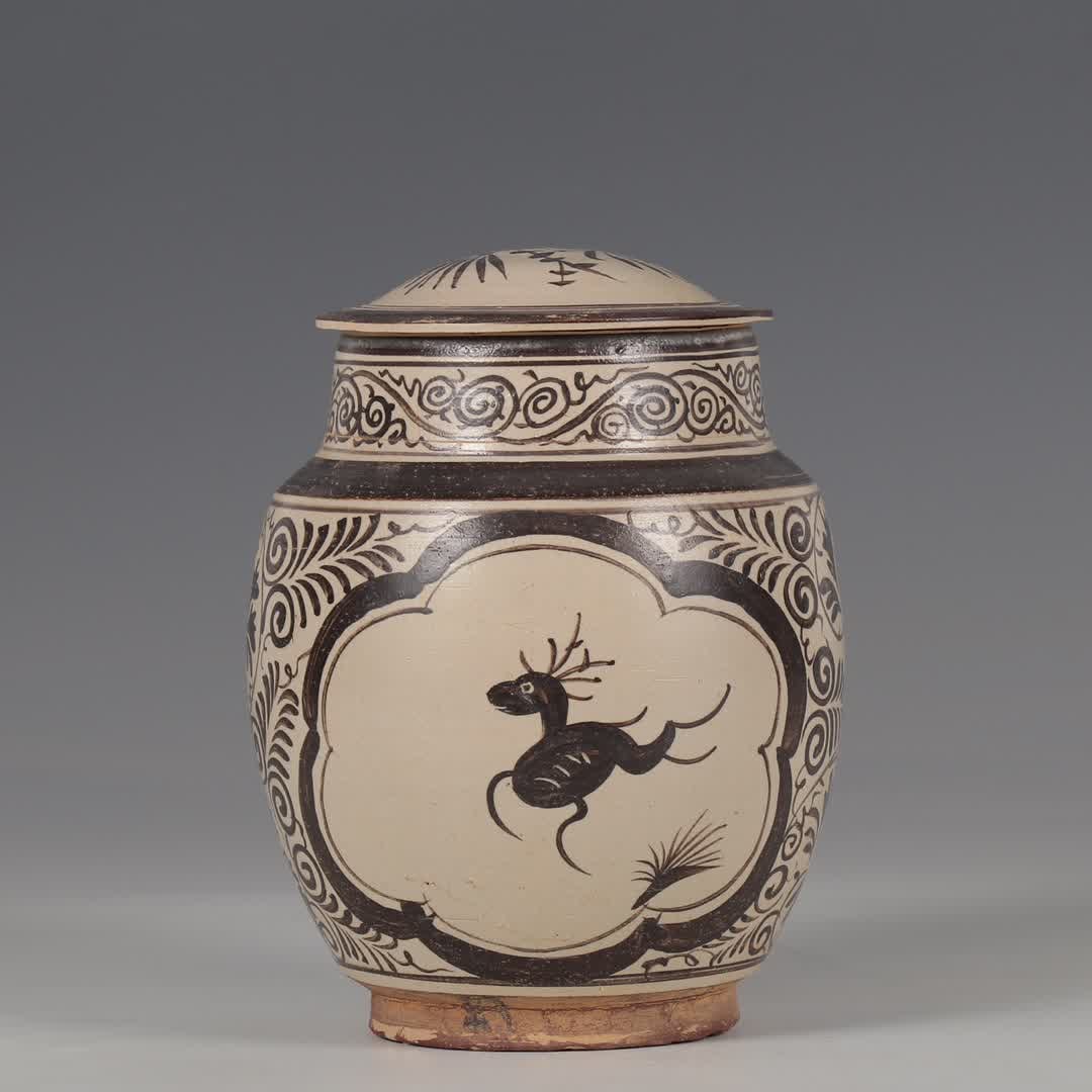 A Song Jizhou kiln underglaze brown color floral deer pattern lid jar: Song Jizhou kiln underglaze brown flower deer pattern lid jar SIZE: H:17cm MouthD:8.8cm (The Dimensions Of All Batches Are Manually Measured.If You Need More Detailed Information, Please Contact Our C
