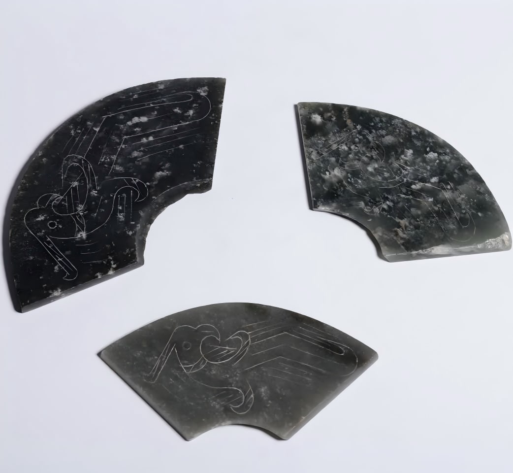 A set of Liangzhu culture Hetian jade god bird pattern jade huang three pieces (1 of 6)