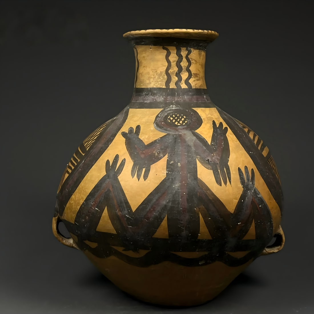 A Qijia cultural painting pot (1 of 9)