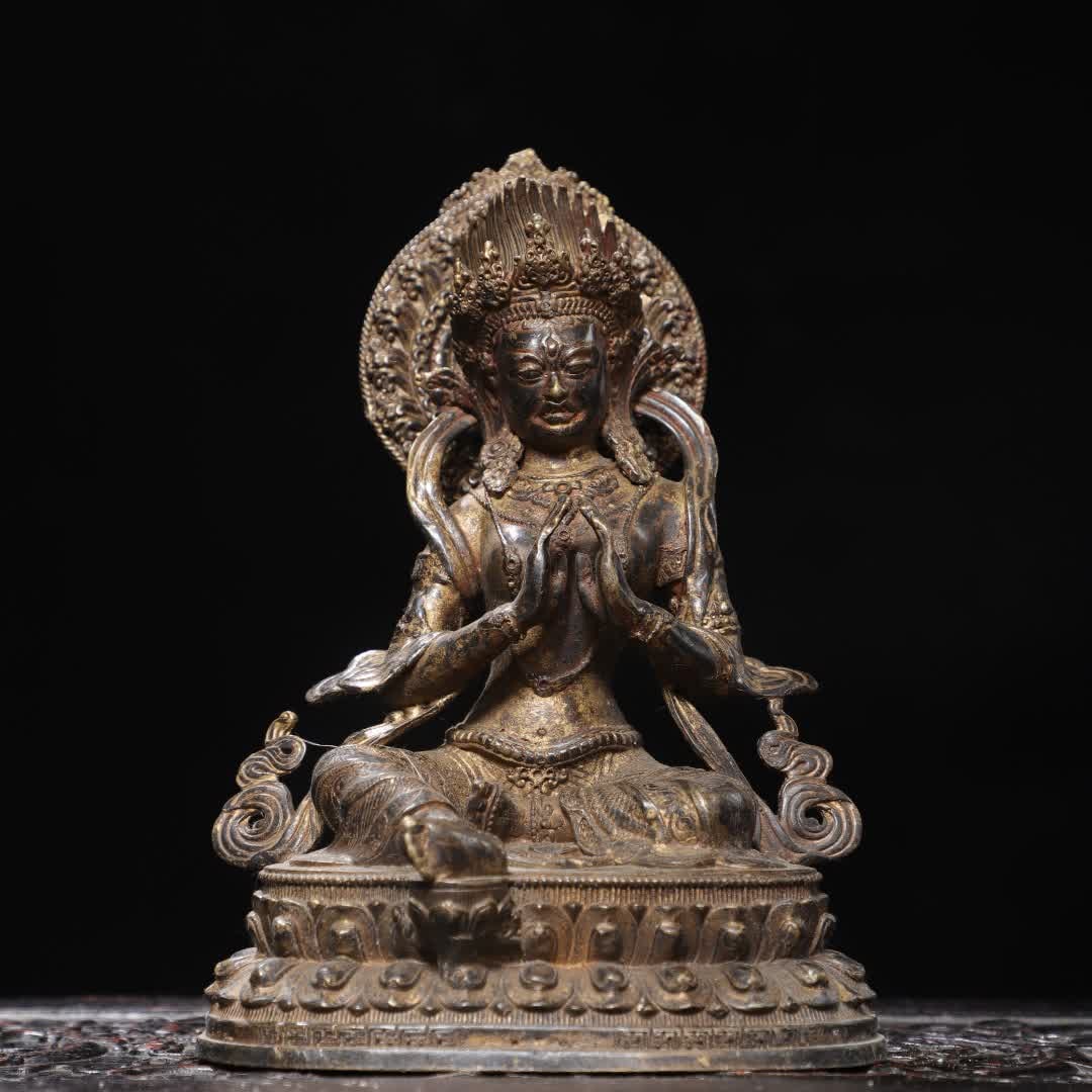 A Qing Dynasty bronze diamond statue: Qing Dynasty bronze rubbing diamond statue SIZE: H:23cm W:16cm T:11cm W:1.3kg (The Dimensions Of All Batches Are Manually Measured.If You Need More Detailed Information, Please Contact Our Customer Se