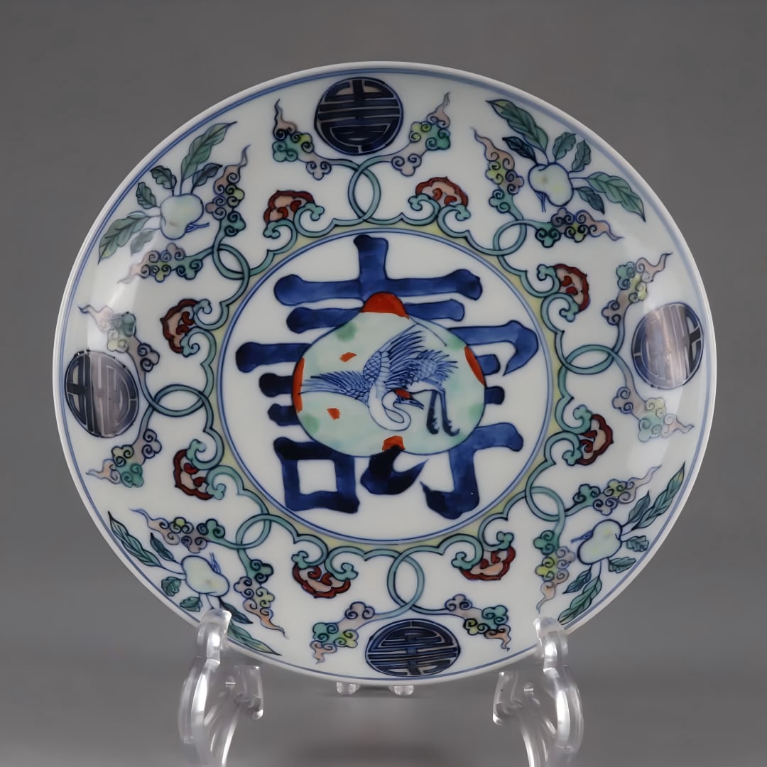 A Qing Dynasty Kangxi Dou color plate (1 of 9)