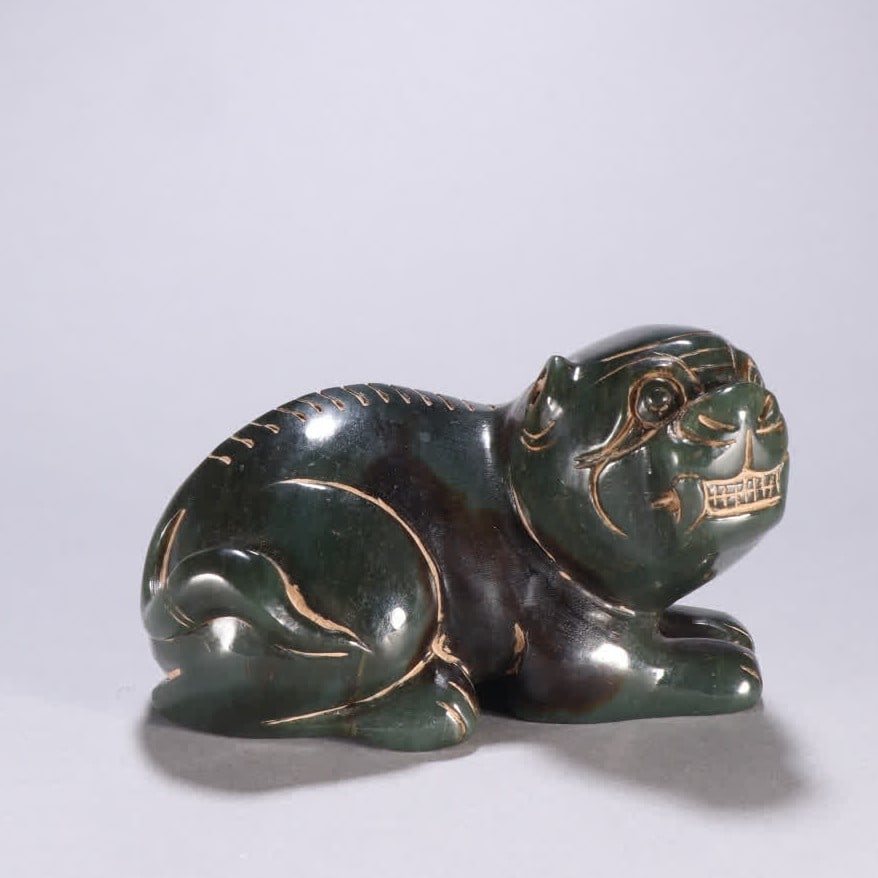A Qing Dynasty jasper beast ornament: Qing Dynasty jasper beast ornament SIZE: H:7.5cm W:11.8cm W:860g (The Dimensions Of All Batches Are Manually Measured.If You Need More Detailed Information, Please Contact Our Customer Service Before 