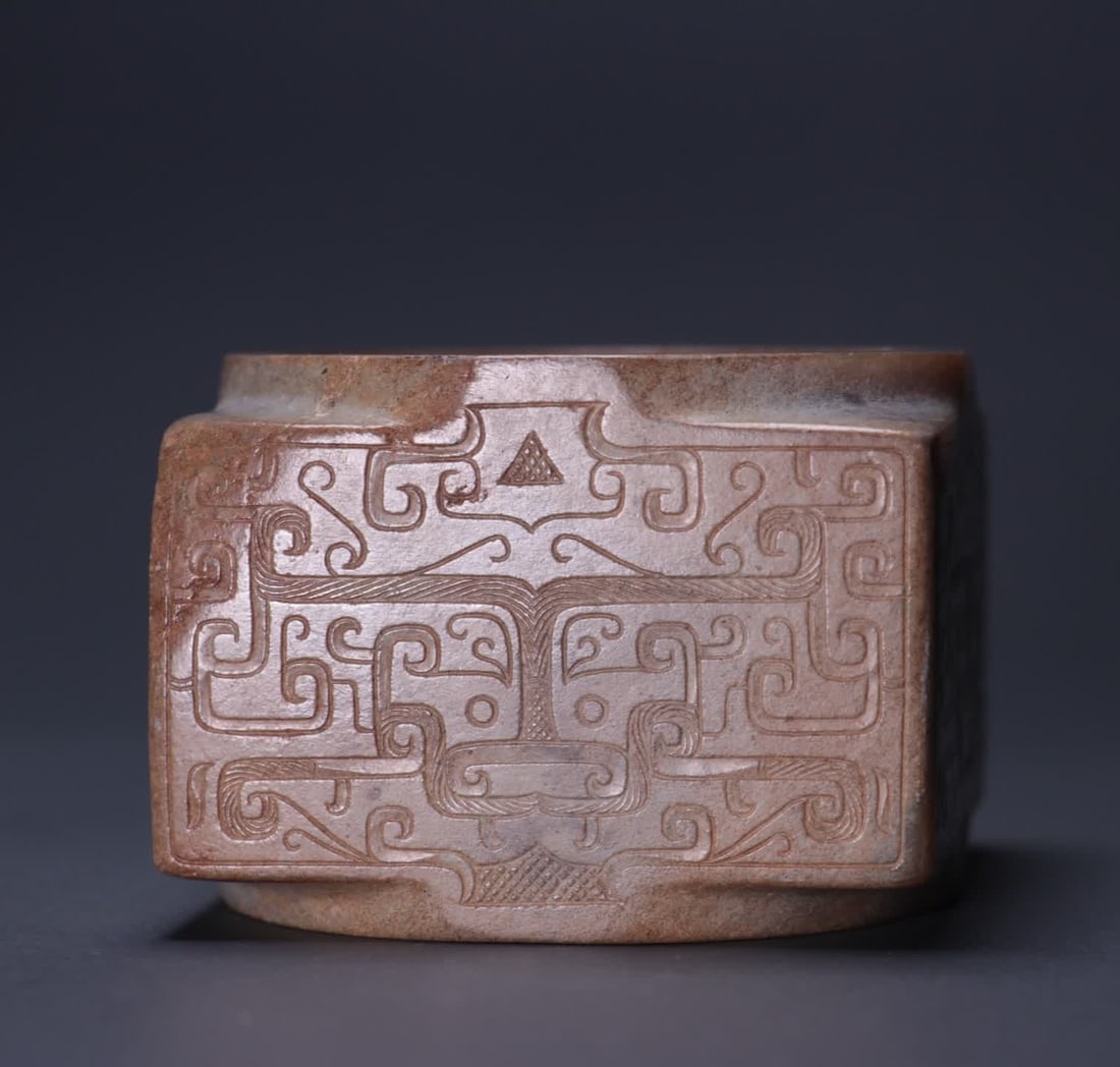 A piece of Han Dynasty jade hook pattern jade: Han Dynasty jade hook pattern jade cong SIZE: L:8cm W:8cm H:6cm W:437g (The Dimensions Of All Batches Are Manually Measured.If You Need More Detailed Information, Please Contact Our Customer Service B