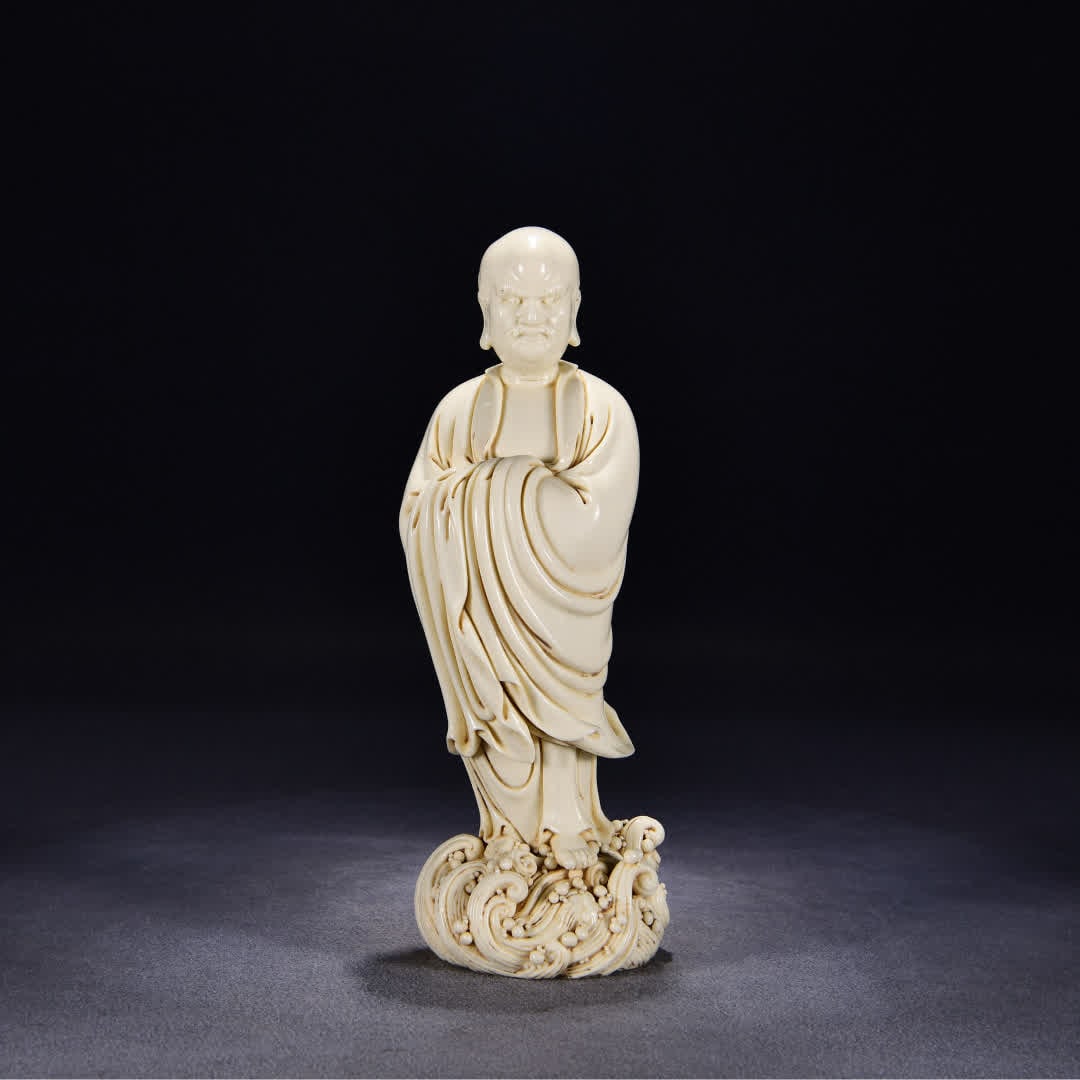 A statue of He Chaozong in the Ming Dynasty who knew the child of Dehua and crossed the sea to (1 of 10)