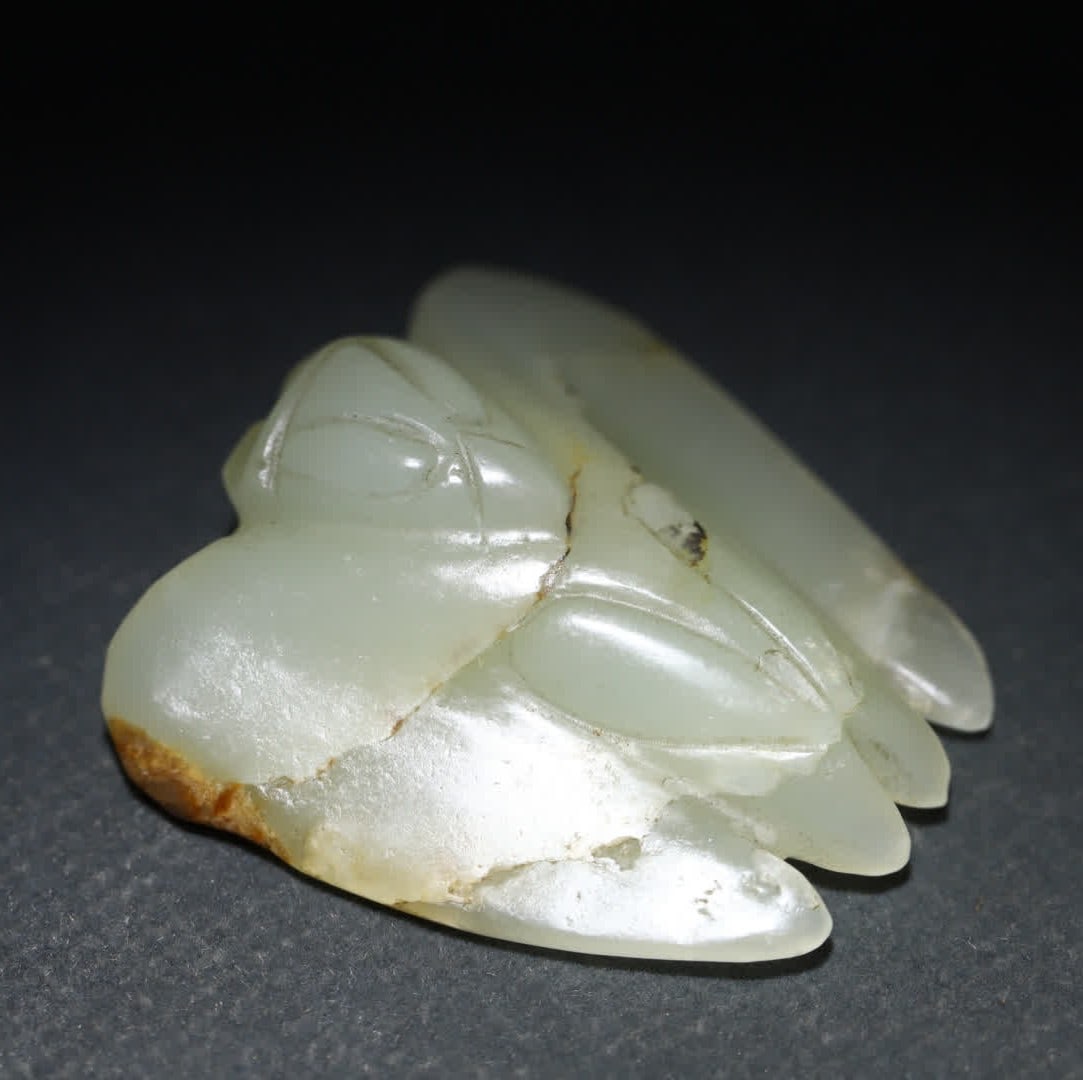 A Qing Dynasty Hetian jade owl pendant: Qing Dynasty Hetian jade owl pendant SIZE: 4x3.4x1.4cm W:21g (The Dimensions Of All Batches Are Manually Measured.If You Need More Detailed Information, Please Contact Our Customer Service Before Bidd