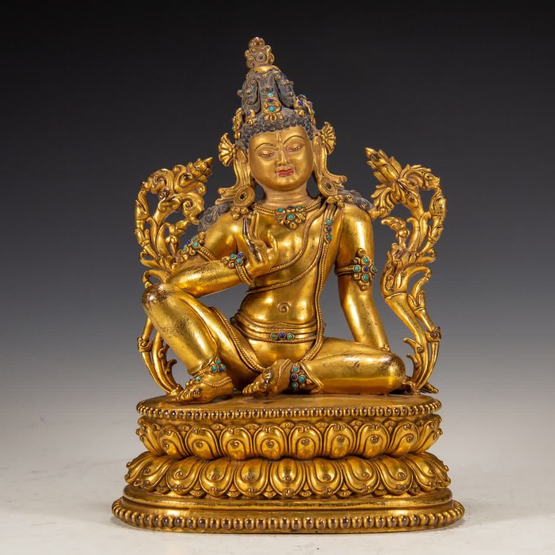 A bronze gilt Buddha statue of the Qing Dynasty: Qing Dynasty copper gilt Buddha statue SIZE: L:19cm W:13cm H:28cm W:4510g (The Dimensions Of All Batches Are Manually Measured.If You Need More Detailed Information, Please Contact Our Customer Servic