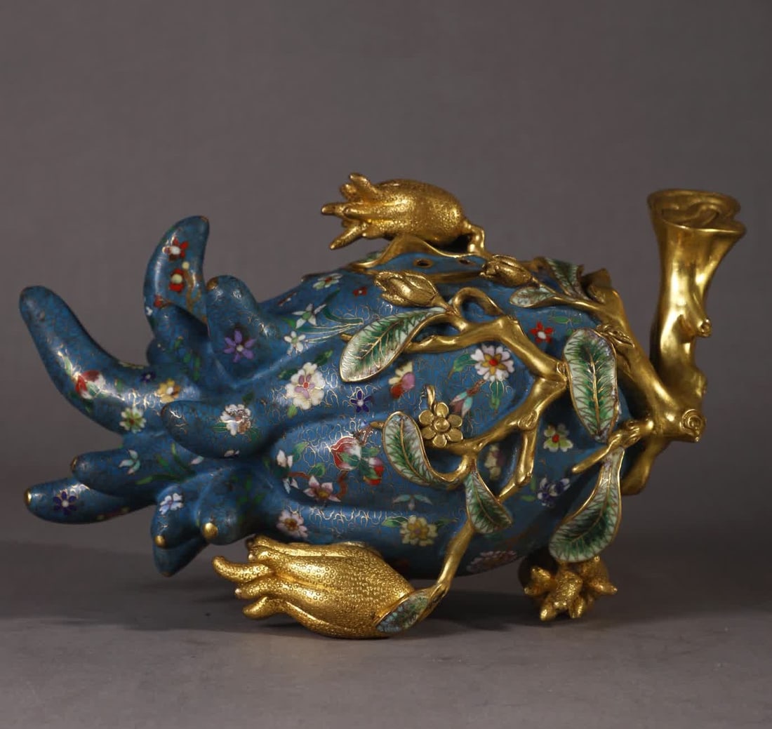 A Qing Dynasty profound copper tire cloisonnecloisonneenamel chayote smoker (1 of 9)