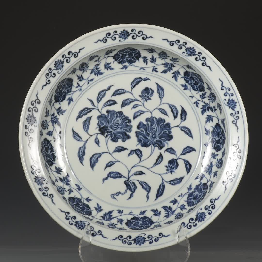 A large plate with a large plate of Ming Dynasty Yongle blue and white folded branches and floral (1 of 9)