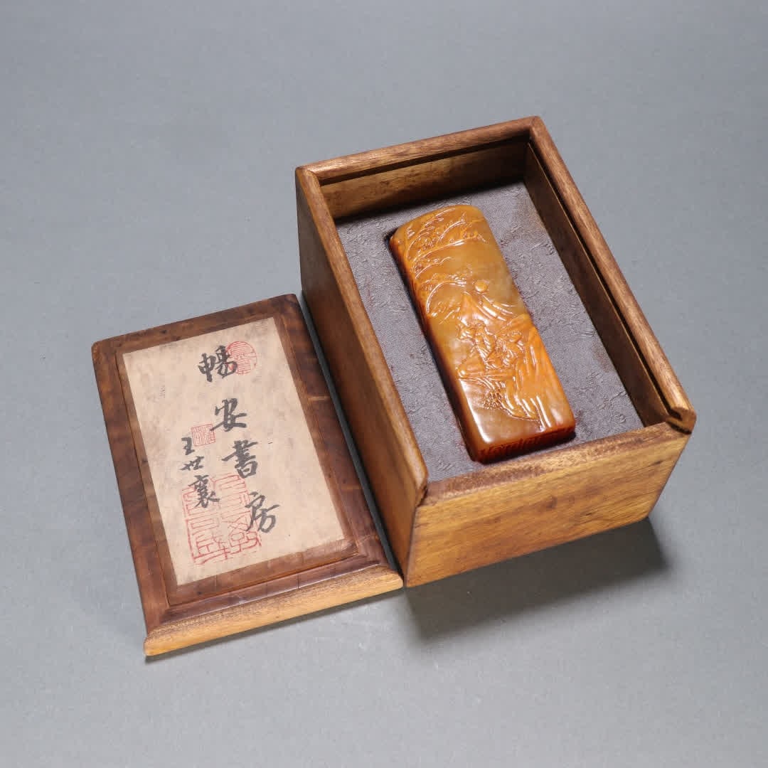 A seal of Zhang Yuecheng's Tian Huangshi landscape figure: Zhang Yuecheng Tian Huangshi landscape character seal SIZE: H:9.5cm W:3.2cm W:170g (The Dimensions Of All Batches Are Manually Measured.If You Need More Detailed Information, Please Contact Our Custom