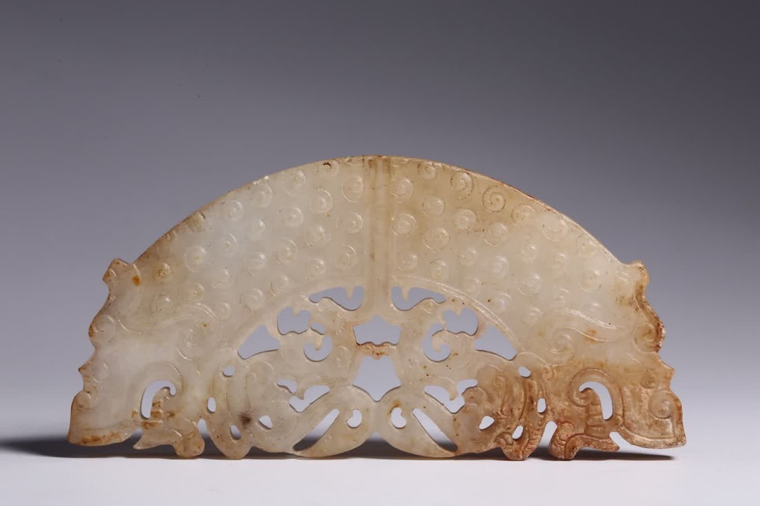 A piece of Ming Dynasty Hetian white jade dragon pattern jade huang (1 of 7)
