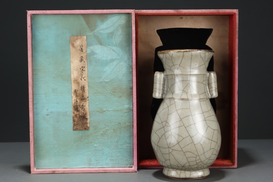 An Exquisite Ge yao Yellow Glazed Double-Ears Vase: An Exquisite Ge yao Yellow Glazed Double-Ears Vase Song Dynasty, China Size:22.3cmx12.3cm (The Dimensions Of All Batches Are Manually Measured.If You Need More Detailed Information, Please Contact Our