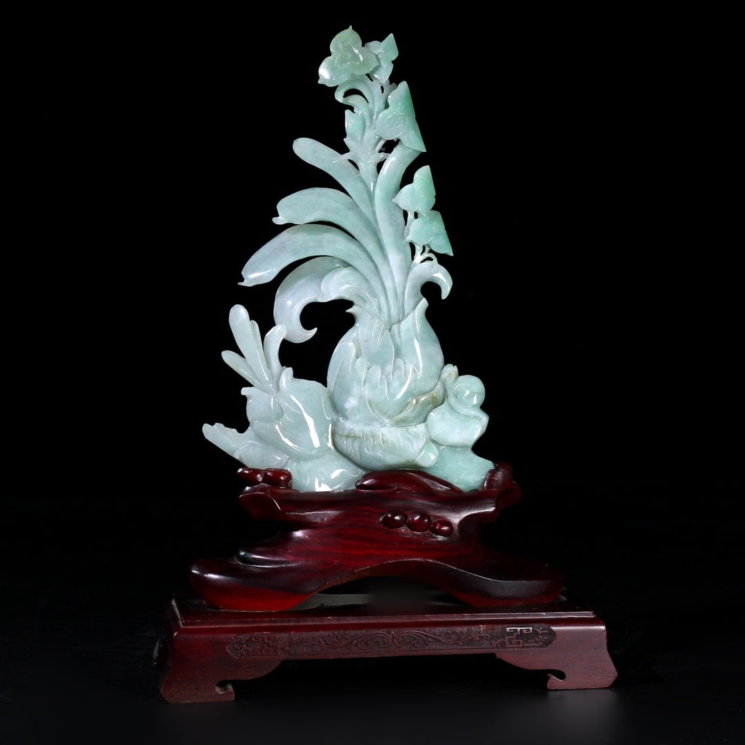An Exquisite Jadeite Ornament (1 of 9)