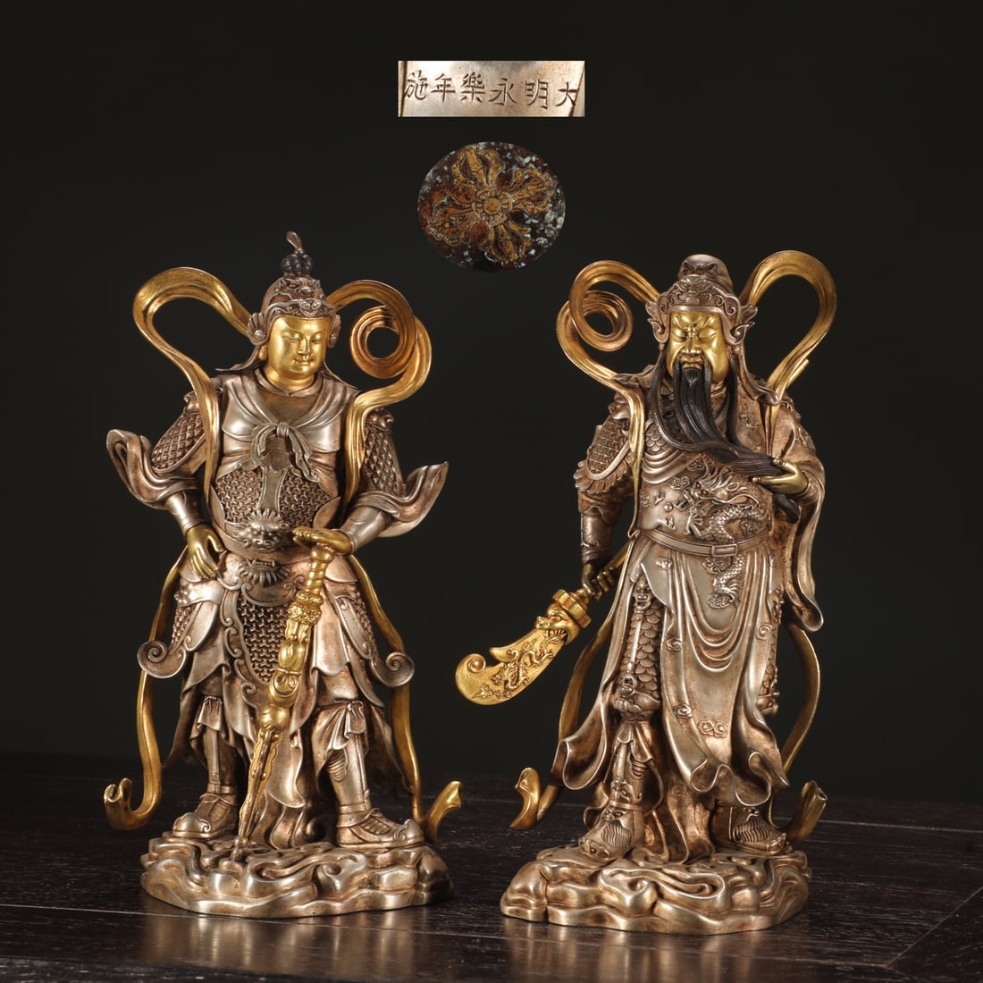 A Pair of Exquisite Gilt Silver Bronze Guan yu Statue of Skanda (1 of 9)