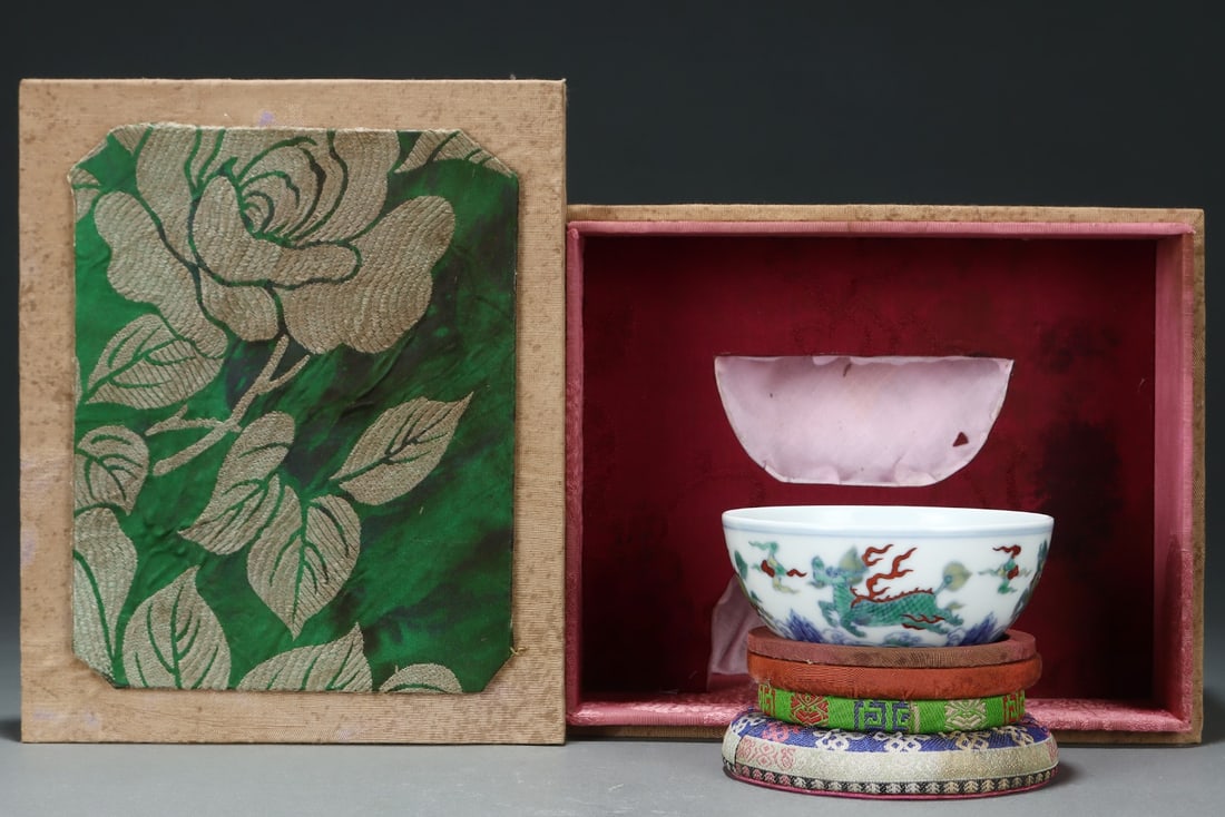 An Exquisite Doucai Kylin Pattern Seawater Pattern Bowl: An Exquisite Doucai Kylin Pattern Seawater Pattern Bowl Ming Dynasty, China Chenghua Six-character Mark Size:4.3cmx10.5cm (The Dimensions Of All Batches Are Manually Measured.If You Need More Detailed