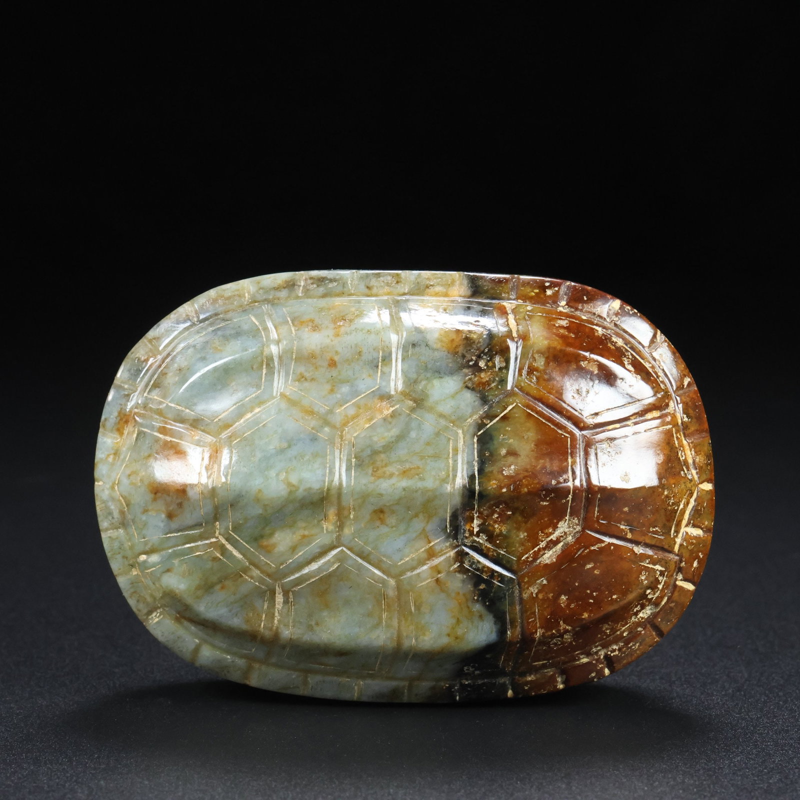 An Exquisite White Jade Tortoise shell Ornament: An Exquisite White Jade Tortoise shell Ornament Qing Dynasty, China Size:9cmx6.7cmx4cm Weight:270g (The Dimensions Of All Batches Are Manually Measured.If You Need More Detailed Information, Please Co