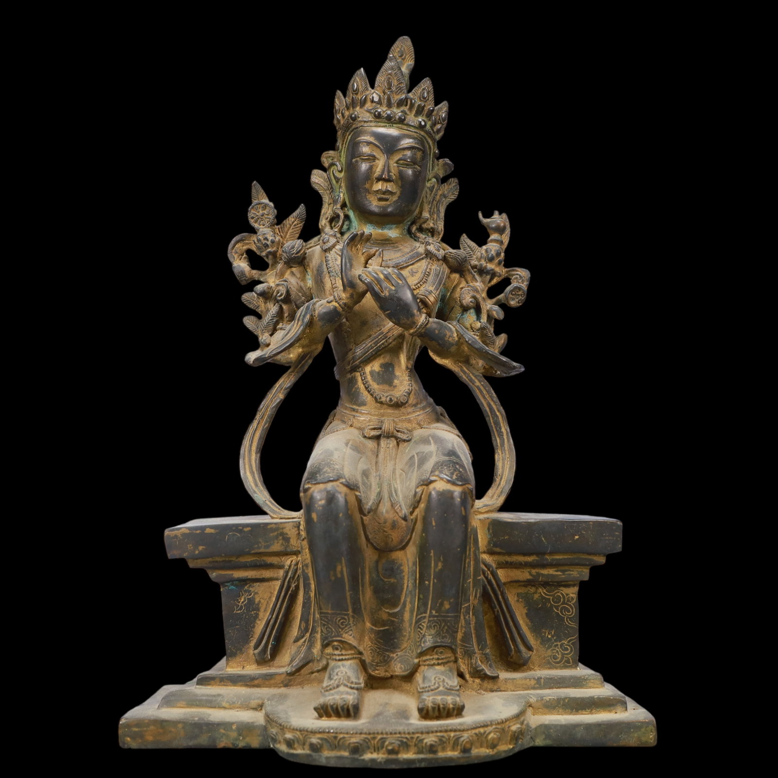 An Exquisite Bronze Statue of Tara: An Exquisite Bronze Statue of Tara Ming Dynasty, China Size:21cmx14cmx32cm Weight:4950g (The Dimensions Of All Batches Are Manually Measured.If You Need More Detailed Information, Please Contact Our C