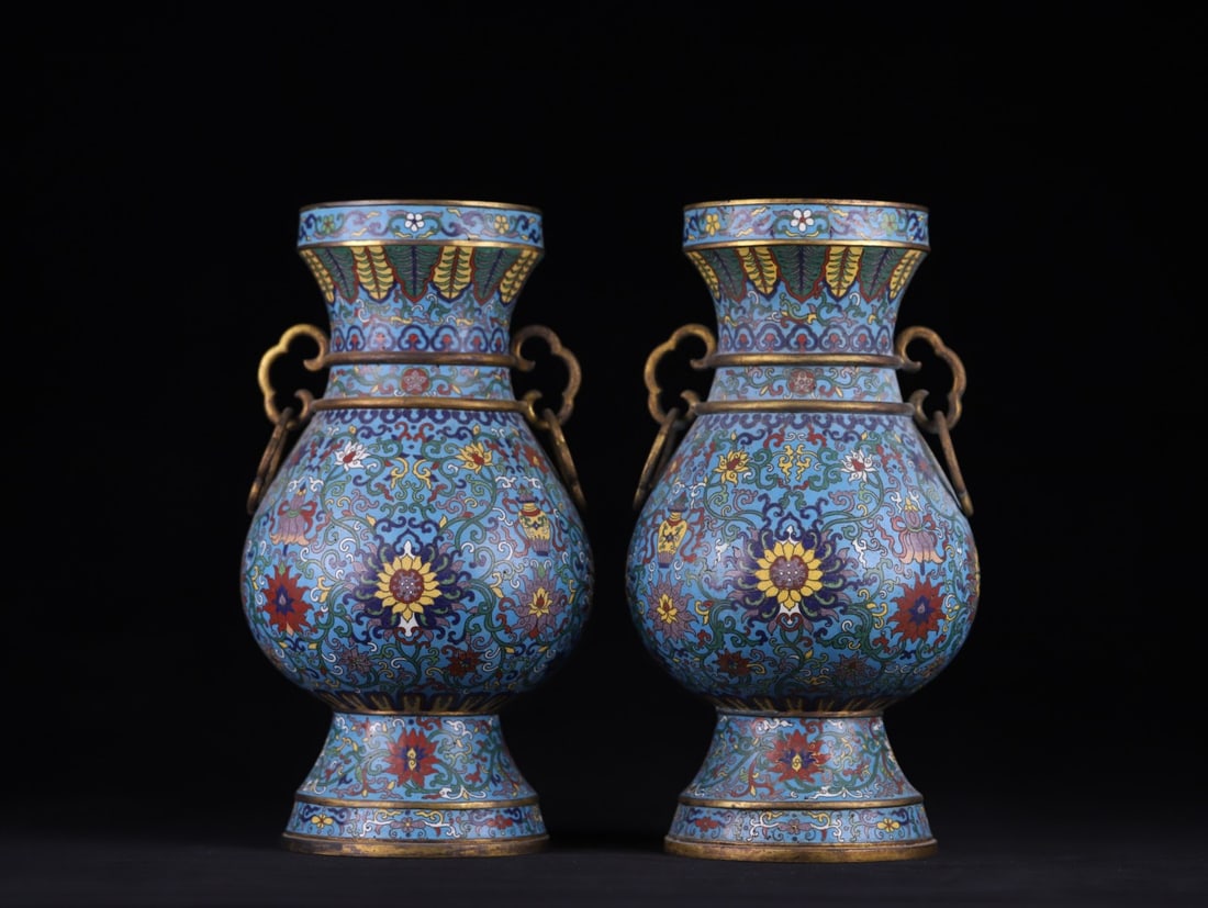 A Pair of Exquisite Cloisonne Lotus Pattern Double-Ears Vase: A Pair of Exquisite Cloisonne Lotus Pattern Double-Ears Vase Qing Dynasty, China Qianlong Four-character Mark Size:32cmx17cm Weight:2615.8g (The Dimensions Of All Batches Are Manually Measured.If You 
