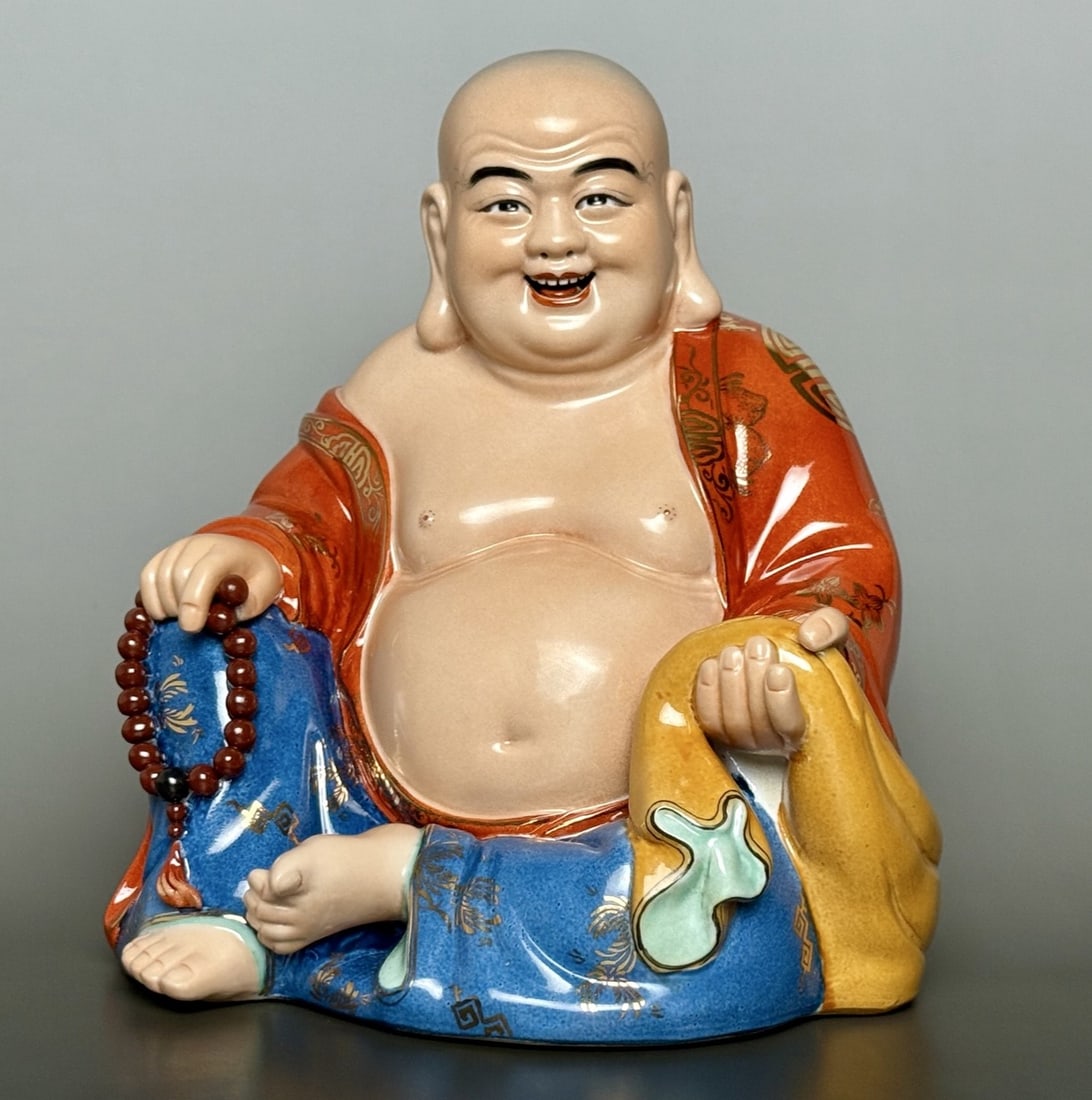 An Exquisite Iron-Red Painted Gold Statue of Arhat: An Exquisite Iron-Red Painted Gold Statue of Arhat the Republic of China Size:22.2cmx19.2cm (The Dimensions Of All Batches Are Manually Measured.If You Need More Detailed Information, Please Contact O