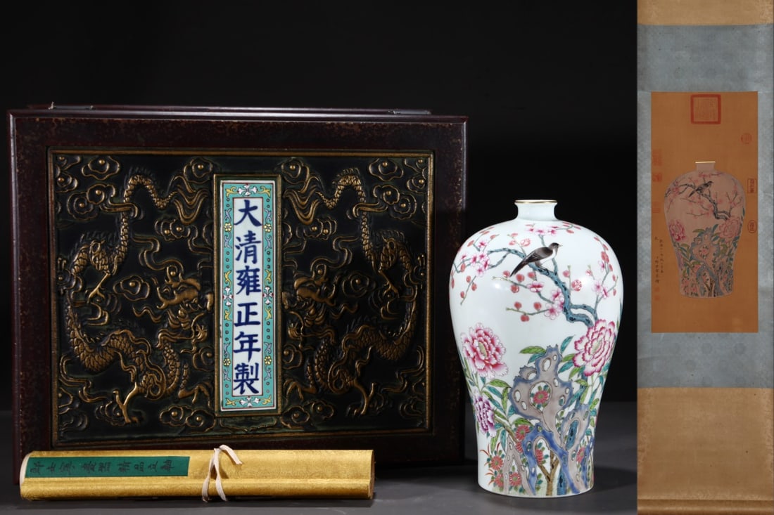 An Exquisite Famille-Rose Painted Gold Flower and Bird Pattern with poem Vase: An Exquisite Famille-Rose Painted Gold Flower and Bird Pattern with poem Vase Qing Dynasty, China Yongzheng Six-character Mark Without frame Size:62cmx27.5cm Size:31.2cmx19.3cm (The Dimensions Of All 