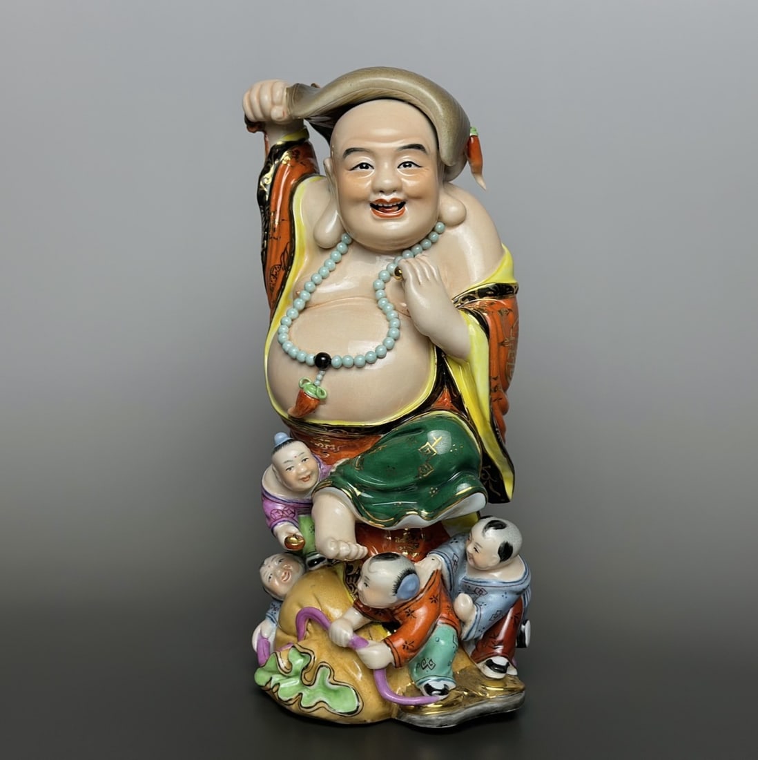 An Exquisite Iron-Red Painted Gold Statue of Arhat: An Exquisite Iron-Red Painted Gold Statue of Arhat the Republic of China Size:25.8cmx12.3cm (The Dimensions Of All Batches Are Manually Measured.If You Need More Detailed Information, Please Contact O